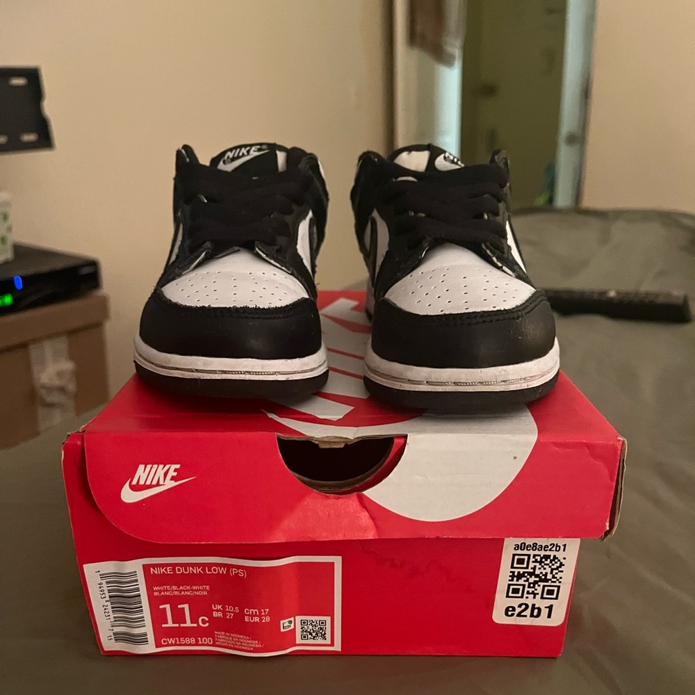 Nike Panda Dunks